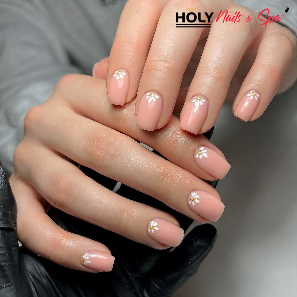 Holy Nails & Spa nail design